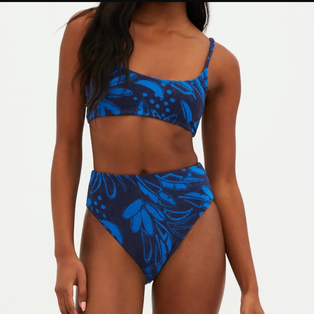Beach Riot NEVER WORN lou top in Java banana